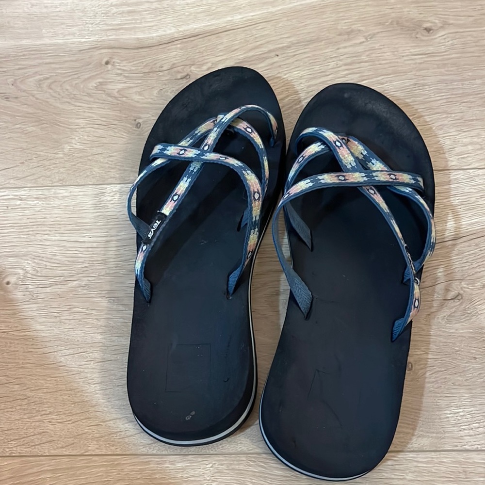 Teva  Triple Strap Flip Flops Size 8